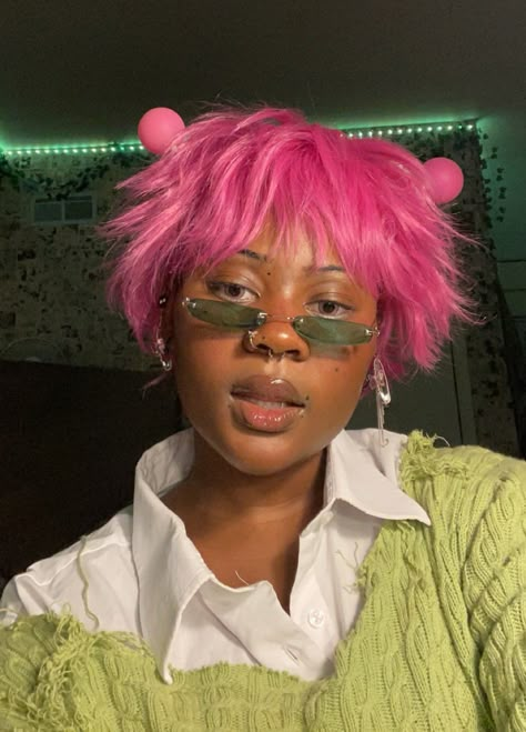 Psychic Superpowers, Halloween Costume Pink Hair, Saiki Cosplay, Saiki K Cosplay, Anime Halloween Costume, Black Cosplayers, Kusuo Saiki, Pink Hair Anime, Black Cosplay