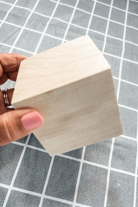 Wood cube craft idea Square Wood Block Ideas, Square Wood Block Crafts, Wood Square Crafts Diy Projects, Wood Cube Crafts Diy Projects, Wooden Cubes Craft Diy Projects, Wood Cube Crafts, Wooden Cube Crafts, Wooden Block Crafts, Modge Podge On Wood