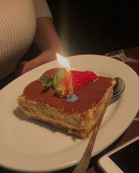 Tiramisu Birthday Cake Aesthetic, Aesthetic Tiramisu, Birthday Tiramisu, Tiramisu Birthday Cake, Birthday Cake Surprise, Surprise Candle, Cake Surprise, Birthday 22, Candle Girl