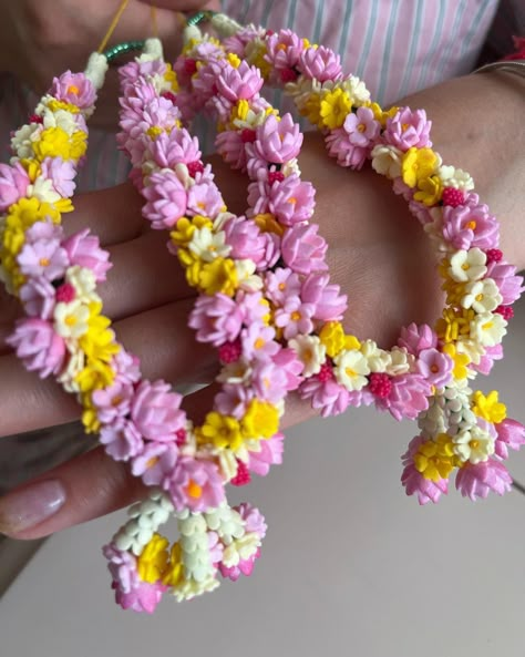 Jagannath Jewellery, Krishna Pagdi, Flower Mala, Bridal Foot Jewelry, Vivian Dsena, Flower Jewelry Designs, Foam Flower, Diy Friendship Bracelets Tutorial, Laddu Gopal Dresses