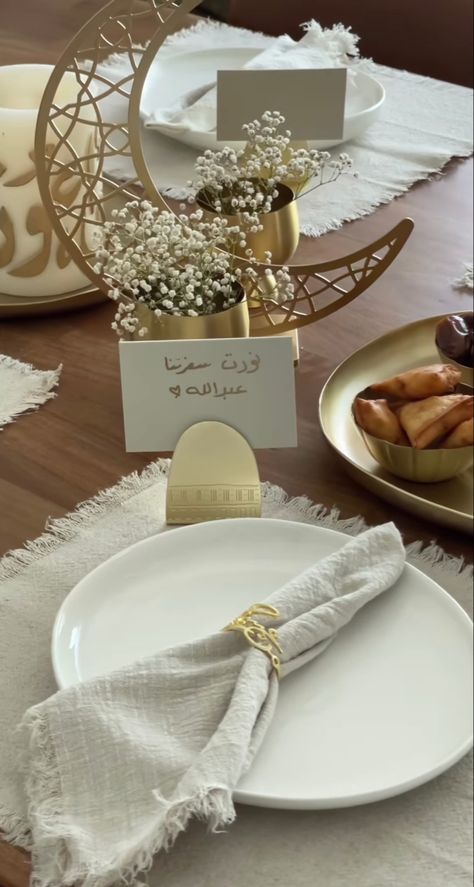 Ramadan Iftar Table Decoration, Ramadan Gathering, Eid Diy, Islamic Accessories, Chaand Raat, Ramadan Aesthetic, Ramadan Table Decor, Ramadan Table, Chand Raat