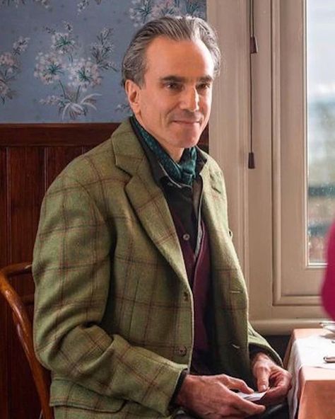 The Anderson & Sheppard Shops on Instagram: “Another @lovatmill favourite - reposted from @old.new.england: “Sir Daniel Day-Lewis, “Phantom Thread,” 2017. (Purportedly in his last…” Phantom Thread, Anderson Sheppard, The Accolade, Suit Details, Best Costume Design, English Gentleman, Daniel Day, Waxed Cotton Jacket, Day Lewis