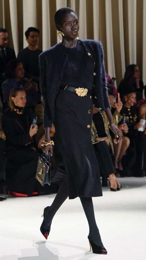 Fw 2024 Runway, Schiaparelli 2024, Ysl Runway, Daniel Roseberry, Runway 2024, Ladylike Outfits, 2020s Fashion, Fashion Major, Trends 2025