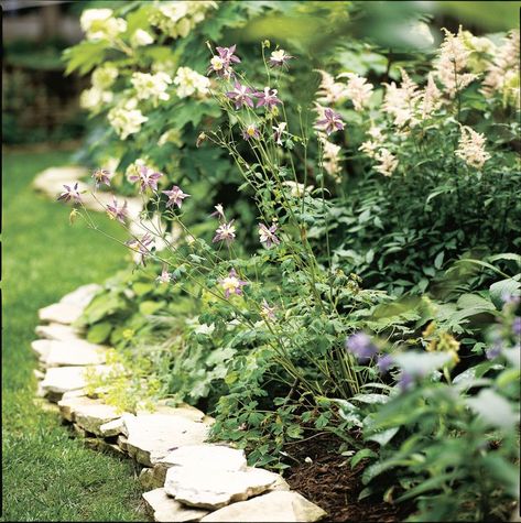 8 Inexpensive Garden Edging Ideas to Make Your Yard Look Sharp Garden Edging Stones, Concrete Garden Edging, Yard Edging, Stone Flower Beds, Edging Stones, Brick Garden Edging, Flower Bed Borders, Flower Bed Edging, Landscape Borders