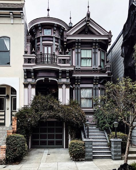 Dream House Victorian Style House, San Francisco Houses, Lots Of Windows, Victorian Architecture, Cute House, Gothic House, Sims House, Victorian Gothic, Pretty House