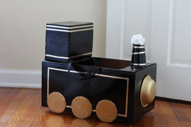 Box Train Diy Cardboard Christmas, Polar Express Cardboard Train Boxes, Polar Express Train Box Car Ideas, Diy Ideas To Sell, Polar Express Kid, Cardboard Box Costume, Cardboard Boxes Kids, Costume Ideas Easy, Cardboard Train