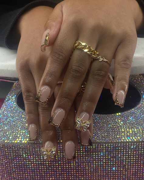 these deserved another post 🥹🧍🏽‍♀️!! french combo using “everyday nude” are you located in Woodbridge ,VA and are looking for a nail tech who offers a variety of intricacy, 3-8 week retention, reliability, proper disinfection, and professionalism guaranteed by 100+ clients in the area? Want your claws laid and tamed ? Book with me or press the “book” or “contact” box in my bio if you’re interested in booking and would like to know prices #acrylicnails #nails #nailsofinstagram #nailsofthed... Mixed Shape Nails, Nails To Go With White Dress, Short Acrylic Nails Pink, Cute Brown Nails, Cute Nude Nails, Nails Birthday, Acrylic Nail Set, Long Acrylic Nail Designs, Hard Nails