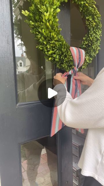 @_littlehappies on Instagram: "Easy way to tie your wreath sash!!" Simple Wreath Bow Easy Diy, Bow For A Wreath Easy Diy, How To Tie Sash On Wreath, How To Put Ribbon On A Wreath, Ribbon For Wreath Diy, How To Tie Ribbon On Wreath, Ribbons On Wreaths, Ribbon On Wreaths How To Put, Diy Wreath Ribbon