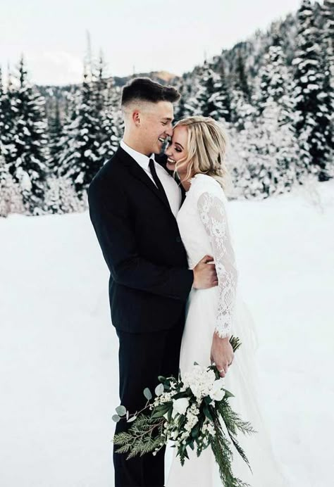 Romantic Snowy Winter Wedding Wonderland Winter Wedding Photos, Summer Taylor, Snow Wedding, Boda Diy, Winter Wedding Colors, Winter Elopement, Winter Wedding Inspiration, Winter Wonderland Wedding, Wonderland Wedding