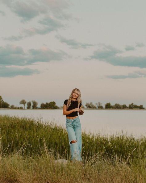 Senior photos for the beautiful @jaedyn_symons 🌞🫐🥝 pt.1 Senior Lake Photos, Outfits For Senior Pictures Fall, Senior Sunset Pictures, Taylor Swift Senior Pictures, Solo Shoot Ideas, Fall Outfits Senior Pictures, Senior Photos In The City, Photo Poses Single, Senior Water Pictures