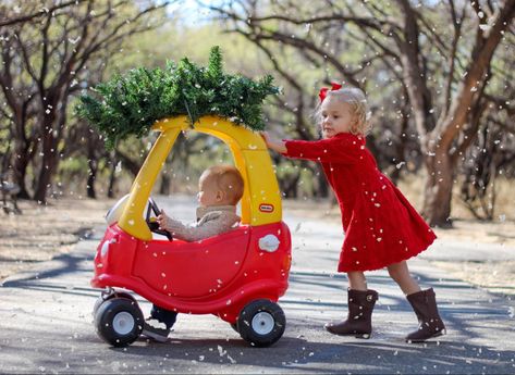 Christmas Photoshoot Ideas Siblings, Toddler Sibling Christmas Pictures, Christmas Brother Pictures, Baby Sibling Christmas Pictures, Christmas Photo Shoot Toddler, Sibling Christmas Photo Ideas, Christmas Photos For Toddlers, Sibling Christmas Picture Ideas, Sister And Brother Christmas Pictures