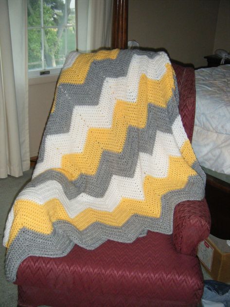 Twin Size Crochet Blanket Pattern Free, Afghan Patterns Free, Zig Zag Crochet Pattern, Round Loom Knitting, Chevron Afghan, Check Blanket, Crochet Afghan Patterns, Crochet Blanket Chevron, Crochet Ripple Blanket