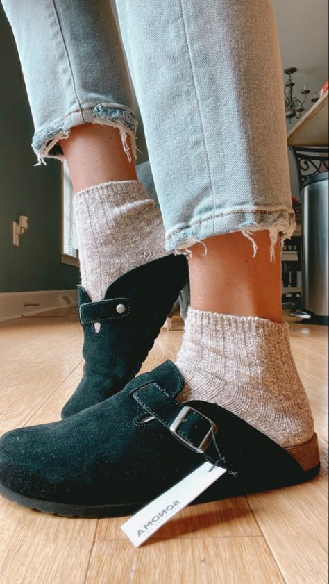 Black Clogs Outfit Winter, Clogs Outfit Black, Hunter Clogs Outfit, Clogs And Dresses Outfit, Clogs And Socks Outfit, Trendy Black Fall Clogs, Trendy Black Slip-on Clogs, Clogs With Socks, Dark Brown Boston Clogs Outfit