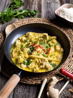 Wokgerecht met Chinese kool, kip en curryroomsaus met rijst | Spar Colruyt Group Curry Pasta, Chinese Kool, I Want Food, Asian Kitchen, Low Fodmap Recipes, Fodmap Recipes, Vegan Recipes Easy, Delicious Healthy Recipes, Nutrition Recipes