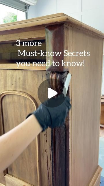 Ashley Krug on Instagram: "✨These 3 Must-know tips will save you time! If you would like the links to any of these items comment ‘TIPS’ and I’ll send them over to you right away! ⬇️   1. Use paint stripper on details! Not only is it easier to remove the finish, it’s a much gentler approach. Don’t risk damaging the carved details with any sort of power sanding. After paint stripping, a gentle hand sand is all that is needed.   2. 3M backed veneer is an excellent modern product! After you sand your surface smooth, apply two coats of shellac to seal and provide a clean and smooth surface for the 3M adhesive to stick to. Give the shellac a scuff sand first prior to application.   3. Yes! You can remove lacquer from brass with a quick soak in normal household vinegar! About 30 mins. Vinegar als Sanding Veneer Furniture, Sander For Refinishing Furniture, Sanding Furniture Tips, Sanding Vs Stripping Wood Furniture, How To Sand Wooden Furniture, How To Fix Veneer On Furniture, Stripping Furniture, Furniture Update, Steel Wool