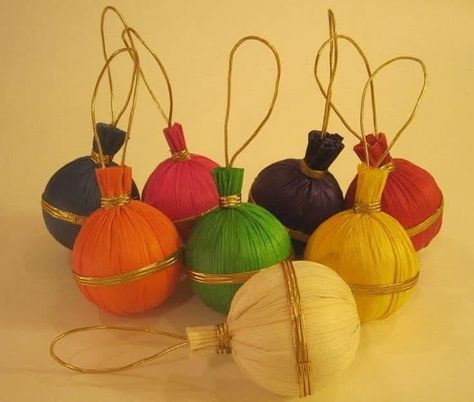 Christmas Venue, Mexican Christmas Decorations, Folksy Christmas, Corn Husk Crafts, Mexico Christmas, Corn Husk Dolls, Christmas Trivia, Mexican Christmas, Mexican Crafts