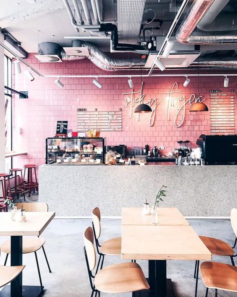 Conoce Flamingo Caffe, la nueva cafetería instagrameable al sur de la CDMX en donde los miércoles se visten de rosa, ¡hay galletas de Mean Girls!. #cafe #coffee #coffeelover #pinkcafe Bar Restaurant Design, Architecture Restaurant, Café Design, Pink Cafe, Bakery Interior, Have A Great Friday, Cafe Concept, Design Café, Cafe Shop Design