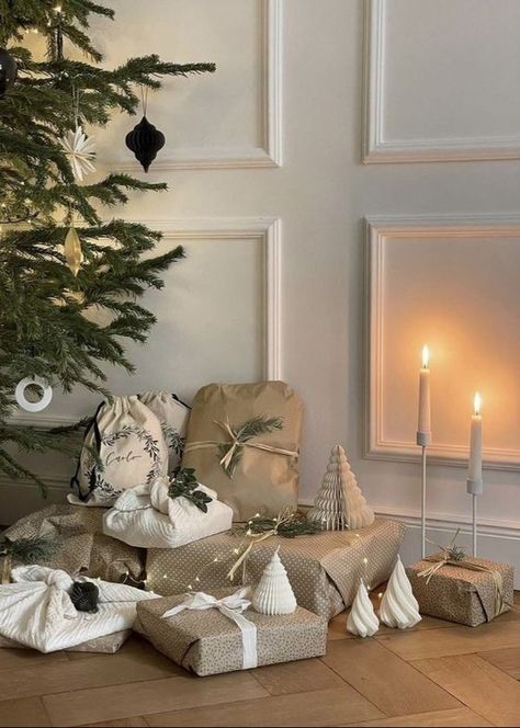 Affordable Christmas Gifts, Christmas Dreaming, Neutral Christmas Decor, Modern Christmas Decor, Cosy Christmas, Christmas Interiors, Christmas Feeling, Christmas Inspo, Minimalist Christmas