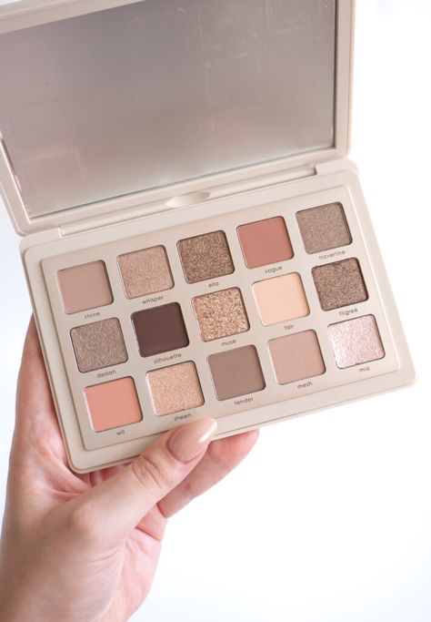 Natasha Denona I Need A Nude Palette, Natasha Denona Palette, Natasha Denona Eyeshadow, Glossy Eyes, Makeup Wishlist, Nude Palette, Beauty Organization, Eyeshadow Base, Nude Eyeshadow