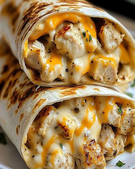 Cheesy Garlic Chicken, Chicken Wrap Recipes, Dinner Recipes Easy Quick, Quick Easy Dinner, Läcker Mat, Chicken Wraps, Chapati, Chicken Dishes Recipes, Garlic Chicken