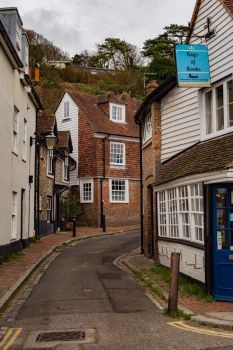 Lewes England, Linocut Ideas, Taylor Aesthetic, Aesthetic Pose, Drink Shop, Best Places To Shop, England Trip, Travel Wishes, South Downs