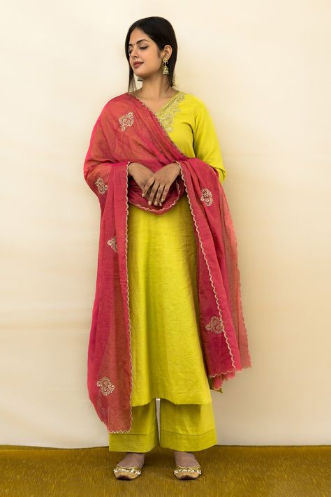 Shop for these amazing collections of Green Tissue Hand Embroidered Thread V Neck Keri Kurta Pant Set For Women by MITHI SUPARI online at Aza Fashions. V Neck Kurti Design, Tissue Kurta, Scalloped Dupatta, V Neck Anarkali, Tissue Dupatta, Suits For Women Indian, Placement Embroidery, Cotton Blouse Design, Cotton Loungewear