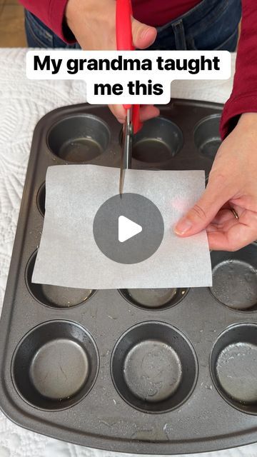 Liz & Jeff on Instagram: "Create the perfect muffin holder #baking #bakinglove #muffins #cupcakes #bakingtime" Culinary Tips, Muffin Papers, Best Baking, Kitchen Tricks, Amazing Food Hacks, Easy Foods, Hello Cupcake, Baking Hacks, Faux Food