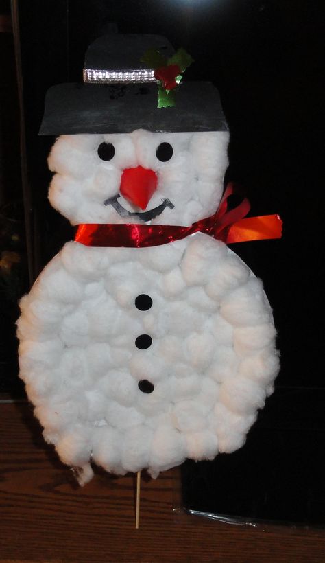 Snowman made out of cotton balls.. Crafts With Cotton Balls, Cotton Ball Crafts, Cotton Boll, Winter Preschool, Crochet Work, Cotton Buds, Cotton Balls, Easy Christmas Crafts, Snowman Crafts