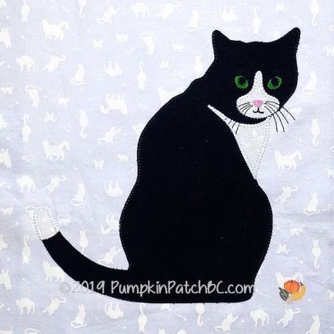 Tuxedo Cats BOM Block #4 - Kostenloser Download im April Cat Quilt Block, Quilt Instructions, Cat Quilt Patterns, Cat Applique, Black And White Tuxedo, Machine Embroidery Thread, Tuxedo Cats, White Tuxedo, Ragdoll Kitten