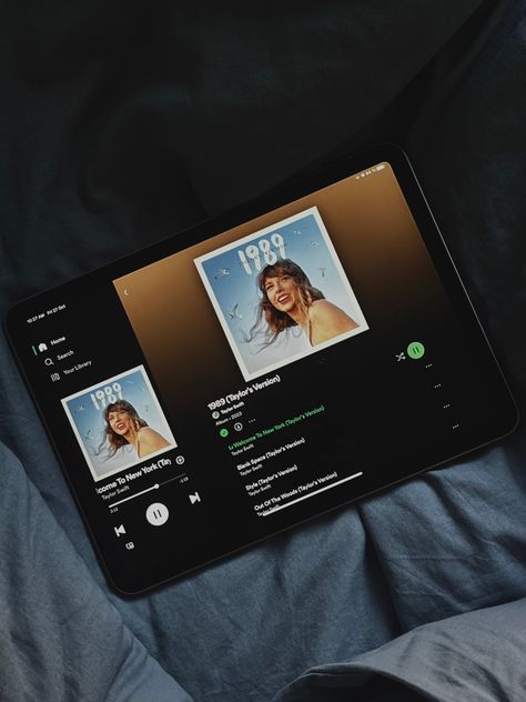 ipad aesthetic spotify Taylor Spotify Aesthetic, Ipad Music Aesthetic, Ipad Spotify Aesthetic, Spotify Tablet, Taylor Swift Spotify, Blank Space Taylor, Aesthetic Spotify, New Wallpaper Iphone, Ipad Aesthetic