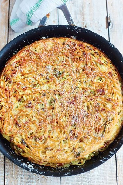 Pasta Frittata Lots of Ways - Jamie Oliver Spaghetti Frittata, Pasta Frittata, Gennaro Contaldo, Frittata Recipes, Pasta Sauces, Pan Recipes, One Pan Meals, Fresh Pasta, Homemade Pasta