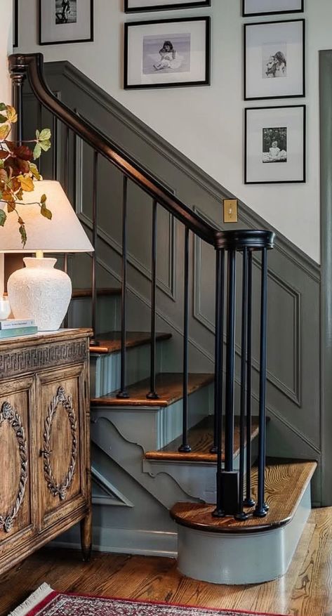 Hallway Landing Ideas, Colonial Staircase, Tudor Furniture, Wallpaper Staircase, Modern Victorian Home, Stair Nook, Furniture Remodel, Landing Ideas, Hallway Landing