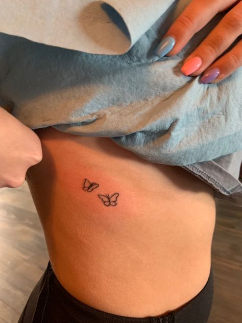 Tiny Butterfly Tattoo, Petite Tattoos, Cute Tiny Tattoos, Dainty Tattoos, Rib Tattoo, Tattoo Placement, Bullet Journal Doodles, Butterfly Tattoo, Tiny Tattoos