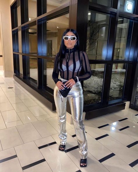 Silver Outfits For Black Women, Sliver Pant Outfit, Outfits With Silver Pants, Silver Glasses Outfit, Silver Pants Outfit Black Women, Chrome Outfit Black Women, Silver Outfit Black Women, Metallic Outfit Ideas, Metallic Boots Outfit