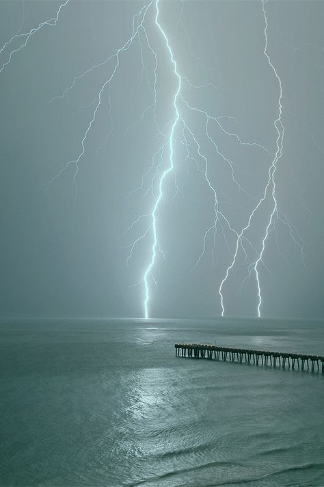 Lightning Photography, Wild Weather, Image Nature, Thunder And Lightning, Lightning Storm, Ulsan, Lightning Strikes, Life Is Strange, Natural Phenomena