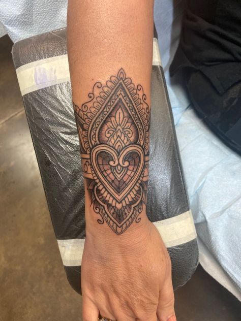 Paisley Tattoo, Lovely Tattoo, Paisley Mandala, Face Tats, Heart Center, Lace Tattoo, Name Tattoos, Forearm Tattoo, Polynesian Tattoo