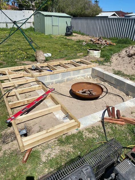 Fire Pit For Small Backyard, Underground Fire Pit Seating, Raised Bed Garden With Fire Pit, Cinderblock Fire Pit Diy, Sunken Fire Pit Ideas Backyard, Smokeless Fire Pit Diy, Sunken Fire Pit With Seating, Propane Fire Pit Diy, Outdoor Conversation Pit