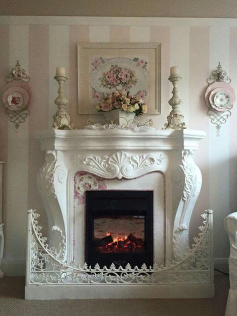 Camera Shabby Chic, Decoration Shabby, Cottage Shabby Chic, Chic Interior Design, White Fireplace, Shabby Chic Living, Shabby Chic Room, Shabby Chic Living Room, Decor Shabby Chic