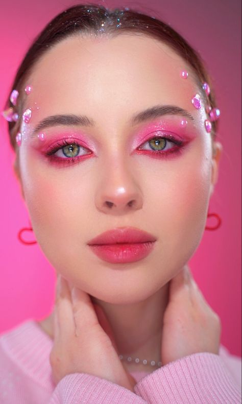 Pink Fantasy Makeup, Pink Editorial Makeup, Princess Bubblegum Makeup, Bubblegum Makeup, Eye Makeup For Small Eyes, Makeup For Deep Set Eyes, Barbie Pink Lipstick, Club Photoshoot, Eyeshadow Makeup Tutorial