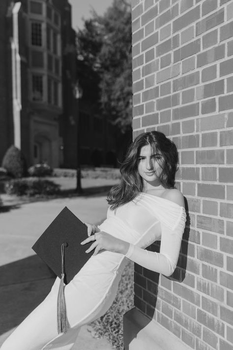 Classy College Graduation Pictures, Christmas Graduation Pictures, Timeless Graduation Photos, High School Grad Pic Ideas, Elegant Graduation Pictures, Non Traditional Graduation Photos, Black And White Graduation Pictures, Artistic Graduation Photos, City Grad Photos