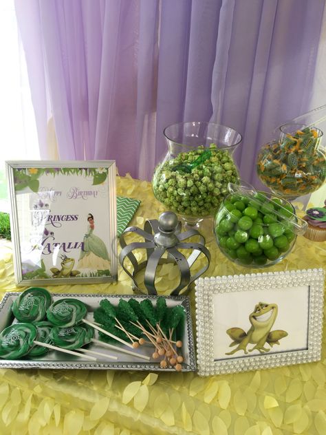 Princess And The Frog Party Food Ideas, Princess And Frog Quince, Princess And The Frog Party Decorations Diy, Princess And The Frog Candy Table, Princess Tiana Dessert Table, Princess And The Frog Bridal Shower Ideas, Princess Tiana Food Ideas, Sweet 16 Party Ideas Princess And The Frog, Princess And The Frog Theme Sweet 16