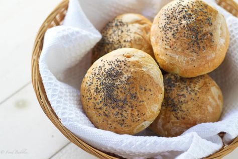 Poppy Seed Roll Recipe Poppy Seed Rolls, Poppy Seed Roll, Best Homemade Bread Recipe, Hard Rolls, Biscuit Rolls, Baked Rolls, Muffin Bread, Bread Pizza, Roll Recipe