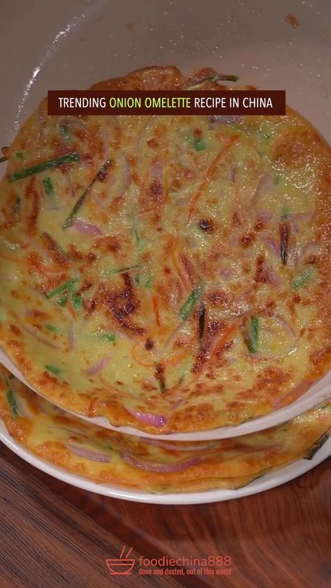 Onion Omelette, Omelette Recipe Easy, Easy Egg Recipes, Omelette Recipe, Tasty Recipes Videos, Seafood Dinner, Omelet, Egg Recipes, Chinese Food