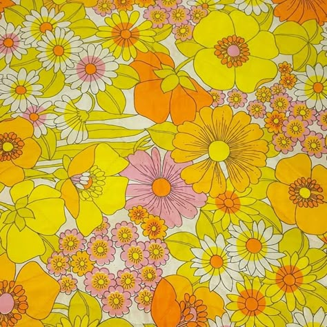 Vintage Sears bedspread. (Rn 36177 Kellwood Co. Chesterfield MO) Dry clean only. Mod floral print. 70s Art Print, 1960s Prints, 1970s Paintings, Retro Floral Aesthetic, 60s Prints, Mod Fabric, 70s Floral, 60s Floral, 70s Fabric Prints