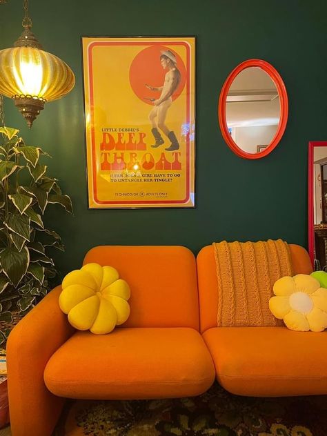 Groovy Room, Apartment 2023, 70s Living Room, 70s Interior Design, Hippie House, 70s Interior, Retro Bedrooms, Decor Ideas Bedroom, Retro Interior Design