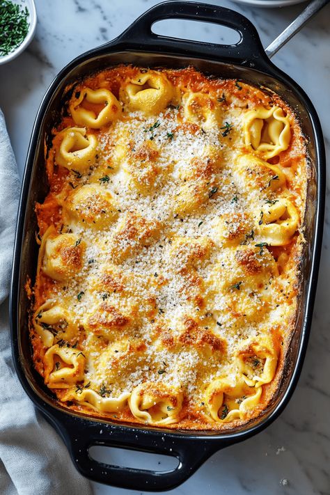 Cheesy Baked Tortellini Casserole - Delicious Dinner Cheesy Baked Tortellini Casserole, High Protein Tortellini, Cheese Tortellini Bake, Cheesy Baked Tortellini, Baked Tortellini Casserole, Tortellini Casserole, Baked Tortellini, Banoffee Pie Recipe, Tortellini Bake