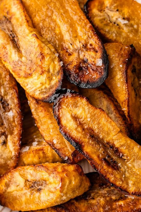 Cooked air fryer plantains with a sprinkle of salt. Maduros In Air Fryer, Air Fryer Maduros, Air Fryer Plantains Sweet, Sweet Plantain Recipes Air Fryer, Platanos Maduros Recipe, Air Fryer Plantains, Slow Cooker Tomato Soup, One Bowl Banana Bread, Sweet Plantains