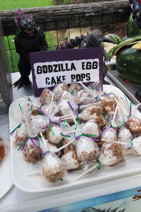 Godzilla Egg Pops with Green Cake! Godzilla Cake Pops, Godzilla Cookies, Christmas In July Decorations, Godzilla Party, Godzilla Birthday Party, Godzilla Kong, Godzilla Birthday, King Kong Vs Godzilla, Green Cake