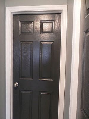 Black Interior Doors with Gray walls for the living room....our MBR is that color wall with the door color the same and dark dark trim Paint Doors Interior, Grey Walls White Trim, Interior Door Paint Colors, Interior Door Colors, Painted Interior Doors, Dark Trim, Black Interior Doors, Interior Bathroom, Door Paint Colors