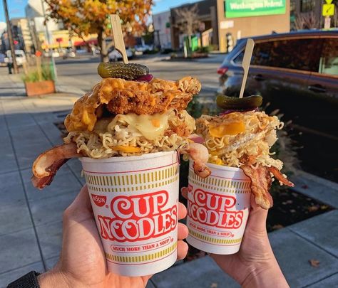 Seattle Restaurant’s Viral Mt. Fuji Burger Just Got Turned Into Cup Noodles Cup Noodles Aesthetic, Korean Bar, Cup Of Noodles, Nissin Cup Noodles, Curry Ramen, Ramen Noodle Soup, Spicy Ramen, Ramen Noodle Recipes, Ramen Recipes